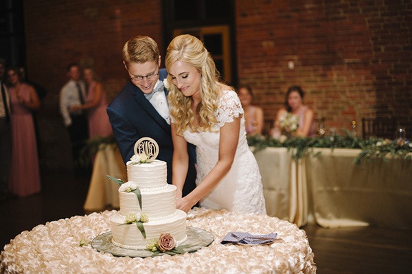 Elegant wedding cake tables