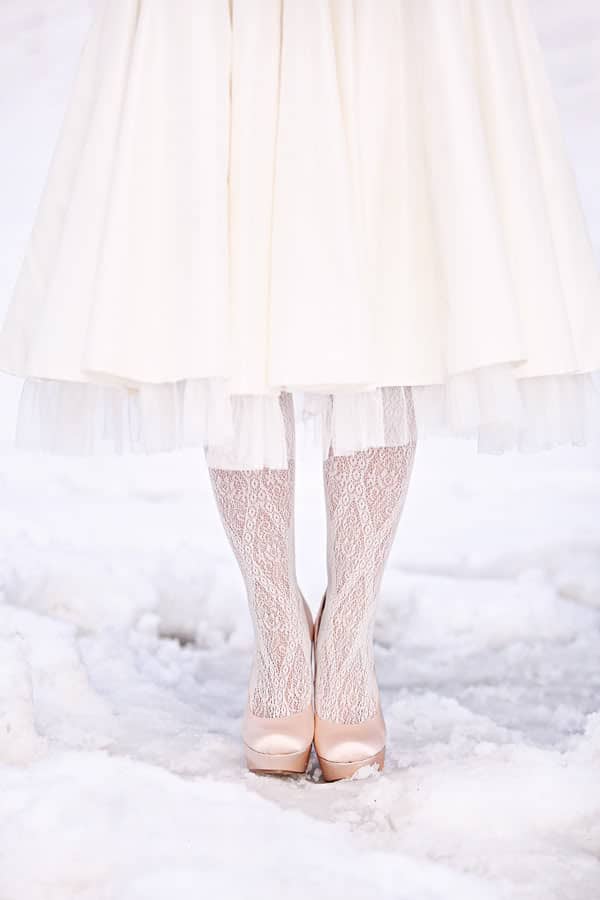 Cuddle Me in Cable Knit Cozy Winter Wedding Inspiration in White and