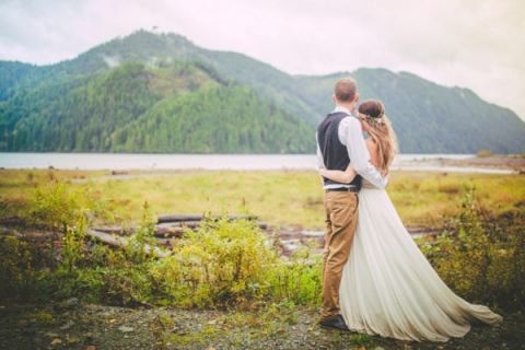 Stunning Mountain Wedding Portraits | Love Out Loud Studios | Gorgeous Rustic Bohemian Wedding in Vancouver