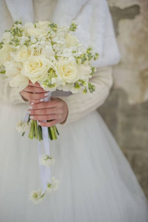 Winter White Bouquet | Carla Ten Eyck Photography | Winter Chic - Cozy White and Blue Snowy Forest Wedding