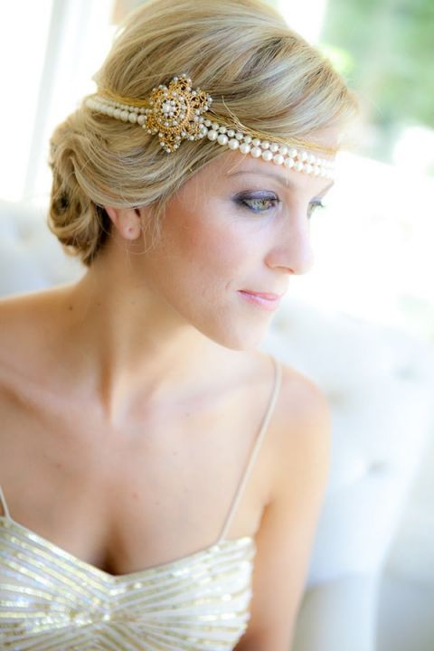 Gold and Glamorous Old Hollywood Bridal Style | Allyson Wiley - See the whole wedding: https://heyweddinglady.com/vintage-hollywood-glam-in-wine-country-from-allyson-wiley/