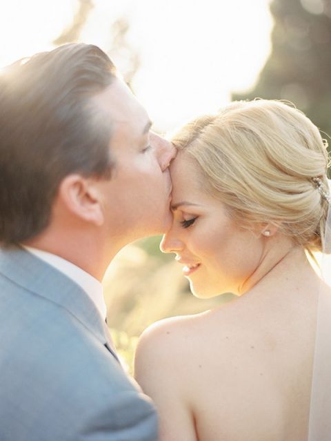 Sweet Kisses on a Summer's Day | Ashley Kelemen Photography | See More: https://heyweddinglady.com/liquid-gold-need-magic-hour-portraits-wedding/