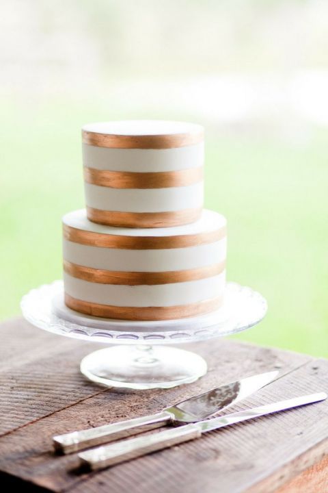 Copper Band Wedding Cake | Karen Buckle Photography | See More: https://heyweddinglady.com/dusk-and-copper-modern-metallic-wedding-inspiration/