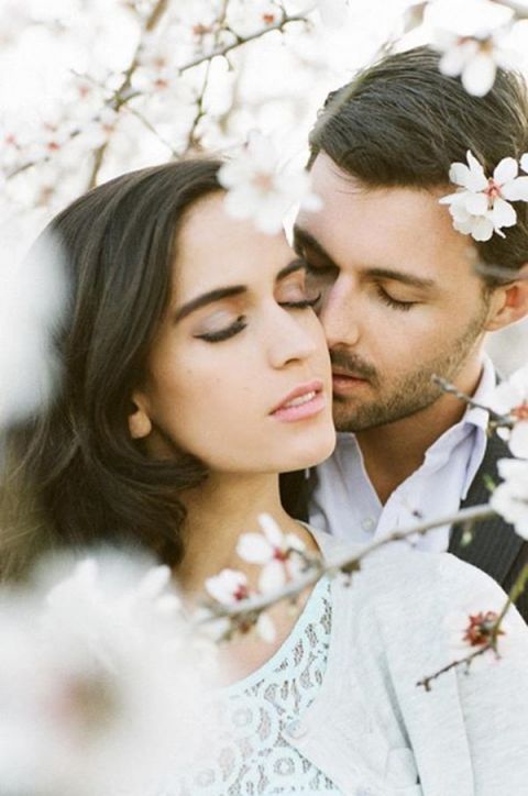 Blooming Almond Spring Engagement Portraits | This Modern Romance | See More! https://heyweddinglady.com/falling-petals-floral-lace-trends-spring/