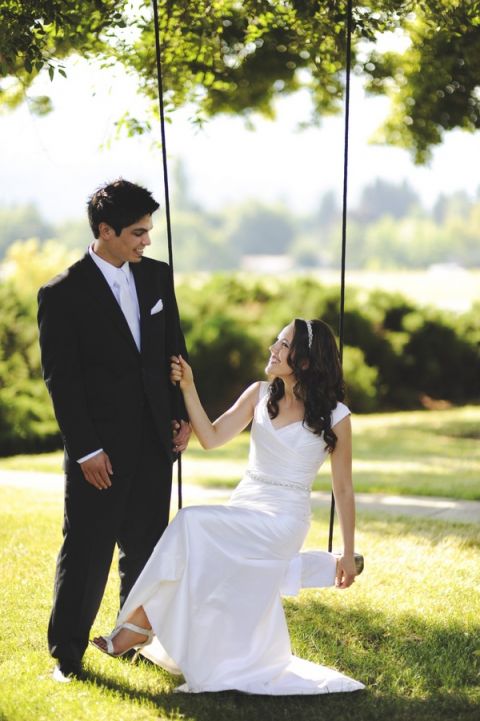 Is anything cuter than wedding portraits on a swing? | Tonie Christine Photography | See More! https://heyweddinglady.com/fresh-and-chic-modern-rustic-washington-wedding/