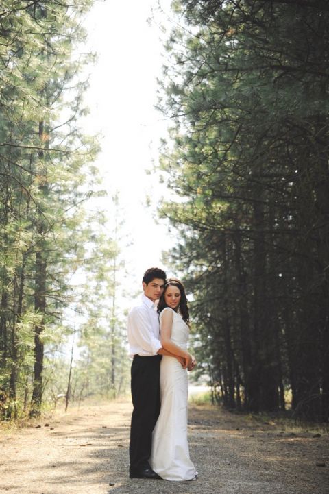 Gorgeous Woodland Wedding Portraits at a Bavarian Inn | Tonie Christine Photography | See More! https://heyweddinglady.com/fresh-and-chic-modern-rustic-washington-wedding/