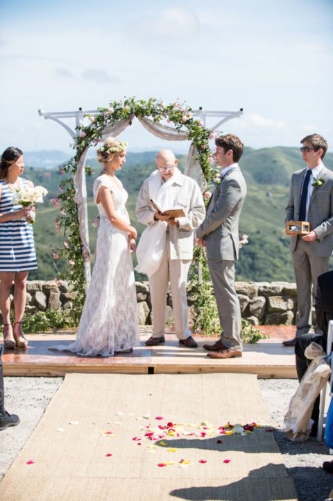 A Classic and Romantic Mountaintop Wedding Ceremony | Dawn Huemann Photography | See more! https://heyweddinglady.com/sweet-and-stylish-mountaintop-wedding-by-dawn-heumann-photography/
