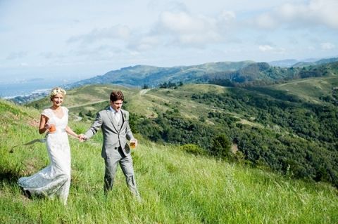 Mountaintop Wedding Portraits Overlooking the San Francisco Bay | Dawn Huemann Photography | See more! https://heyweddinglady.com/sweet-and-stylish-mountaintop-wedding-by-dawn-heumann-photography/
