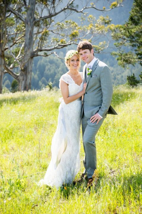 This Classic Couple Wed in a Sweet Nature Inspired Mountaintop Ceremony | Dawn Huemann Photography | See more! https://heyweddinglady.com/sweet-and-stylish-mountaintop-wedding-by-dawn-heumann-photography/