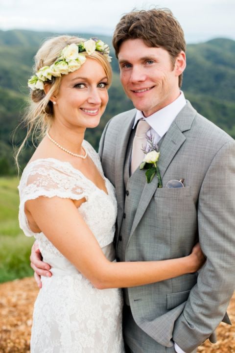 An Oh So Stylish California Wedding with Roses and White Lace | Dawn Huemann Photography | See more! https://heyweddinglady.com/sweet-and-stylish-mountaintop-wedding-by-dawn-heumann-photography/