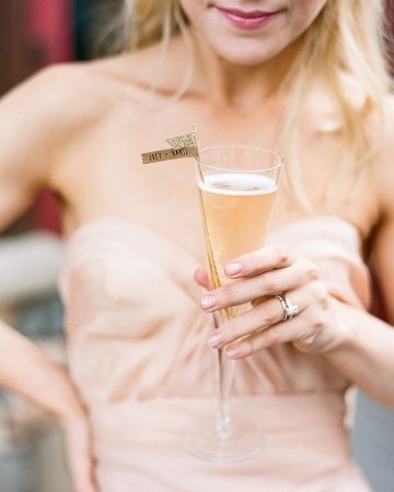 Cashmere and Champagne Bridal Style | Laura Murray Photography | See More! https://heyweddinglady.com/cashmere-and-champagne-warm-neutral-wedding-inspiration/
