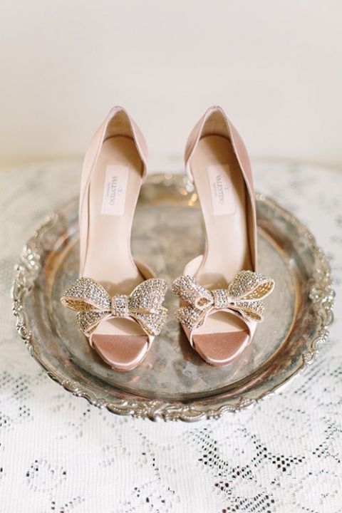 Sparkling Bow Peep Toe Wedding Shoes | Annabella Charles Photography | See More! https://heyweddinglady.com/cashmere-and-champagne-warm-neutral-wedding-inspiration/