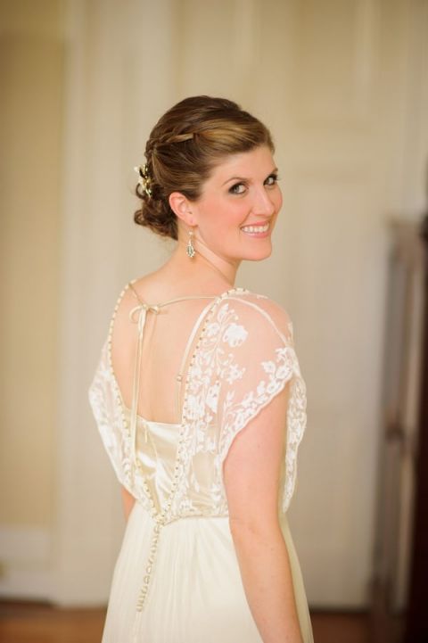 Romantic Vintage Bridal Style with an Open Lace Back | Eye Wander Photography | See More! https://heyweddinglady.com/gold-and-champagne-wedding-in-new-orleans/