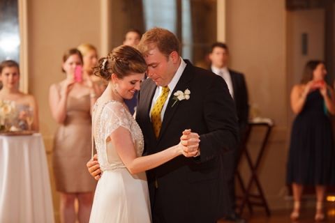 Romantic First Dance for a Vintage Souther Wedding | Eye Wander Photography | See More! https://heyweddinglady.com/gold-and-champagne-wedding-in-new-orleans/