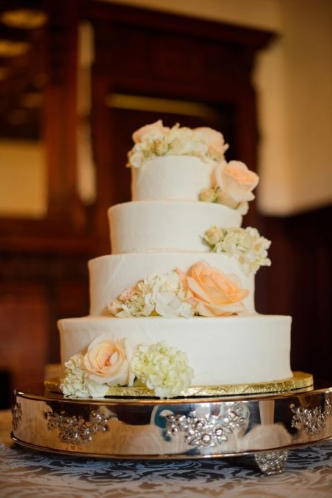 Peach and Ivory Classic Wedding Cake | Eye Wander Photography | See More! https://heyweddinglady.com/gold-and-champagne-wedding-in-new-orleans/