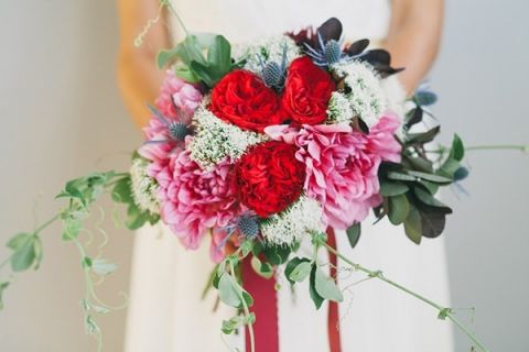 Red Roses and Pink Peonies with Snow White Flowers and Thistle Buds | Alexandra Wallace Photography | Bold Boho Bridal Style for Autumn