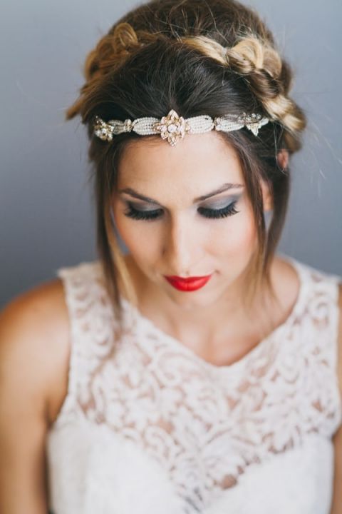 Smoky Eyes and Vibrant Red Lips | Alexandra Wallace Photography | Bold Boho Bridal Style for Autumn