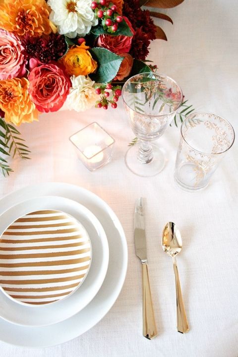 Gold Brushed Stripe Plates and Gold Detailed Anthropologie Glasses | Styling Modern Metallics with a Classic Autumn Palette for Chic Table Decor | Hey Wedding Lady