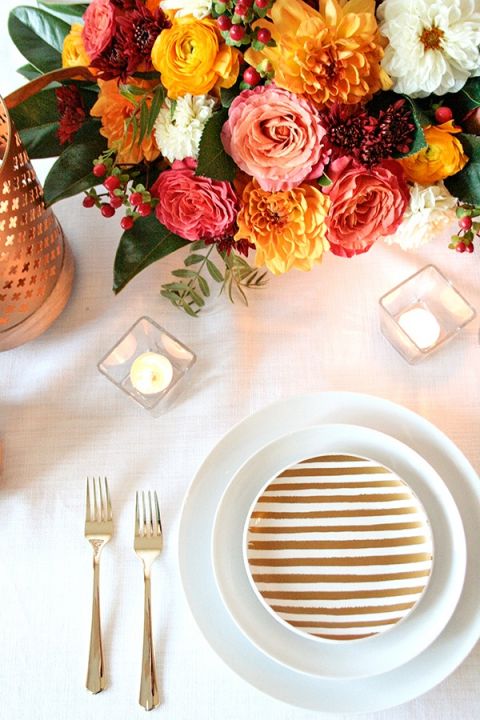 Gold Brushed Stripes | Styling Modern Metallics with a Classic Autumn Palette for Chic Table Decor | Hey Wedding Lady