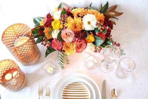 Clean and Fresh Table Decor with Gold Accents | Styling Modern Metallics with a Classic Autumn Palette for Chic Table Decor | Hey Wedding Lady