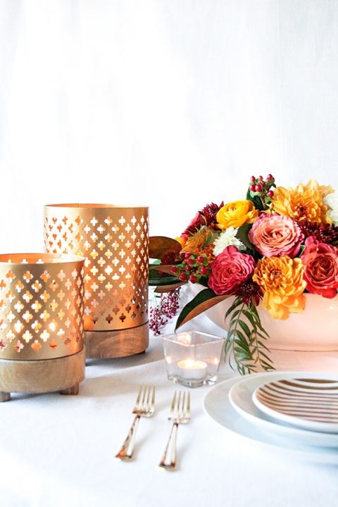 Chic Modern Table Decor | Styling Modern Metallics with a Classic Autumn Palette for Chic Table Decor | Hey Wedding Lady