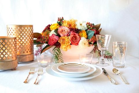 Autumn Centerpiece in Gold, Orange, and Coral | Styling Modern Metallics with a Classic Autumn Palette for Chic Table Decor | Hey Wedding Lady