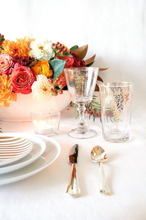 Gold Accented Place Settings | Styling Modern Metallics with a Classic Autumn Palette for Chic Table Decor | Hey Wedding Lady