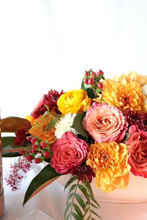 Dahlia, Rose, and Ranunculus Centerpiece accented with Chrysanthemums and Hypericum Berries | Styling Modern Metallics with a Classic Autumn Palette for Chic Table Decor | Hey Wedding Lady