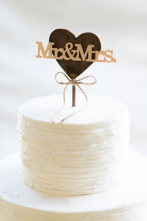 Mr. and Mrs. Cake Topper | Kirsten Smith Photography | English Inspired Country Club Wedding in Purple and White
