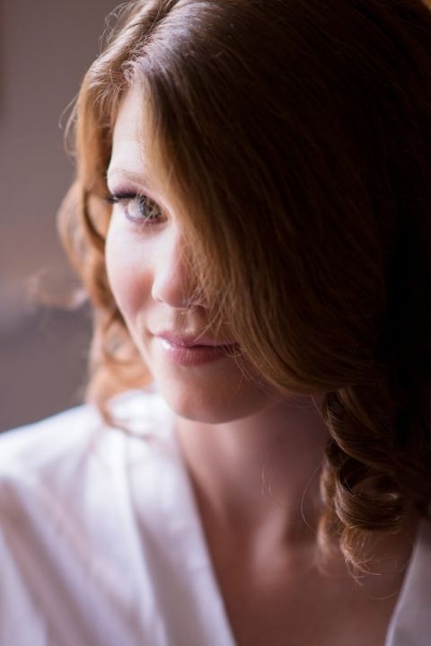 Vintage Glam Wedding Day Hairstyle | Kirsten Smith Photography | English Inspired Country Club Wedding in Purple and White