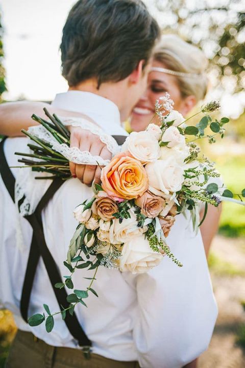 Peach and Ivory Foraged Bouquet | Nhiya Kaye Photography | The Most Gorgeous and Unique Floral Design of 2014!