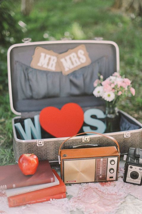 A Sweet Picnic for Two | Jenny Sun Photography | A Sweet Love Shoot with a Reem Acra Gown and DIY Details for Valentines Day!