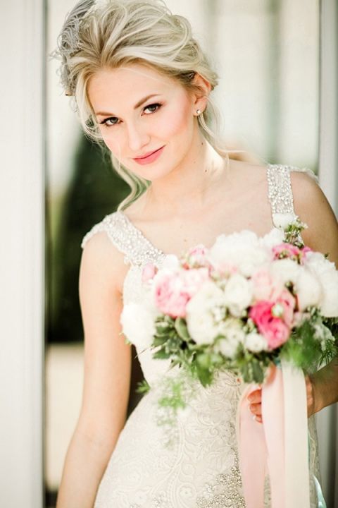 Elegant Natural Bridal Makeup | Megan Robinson Photography and Leslie Dawn Events | Pearls and Roses - Vintage French Glam Wedding Portraits