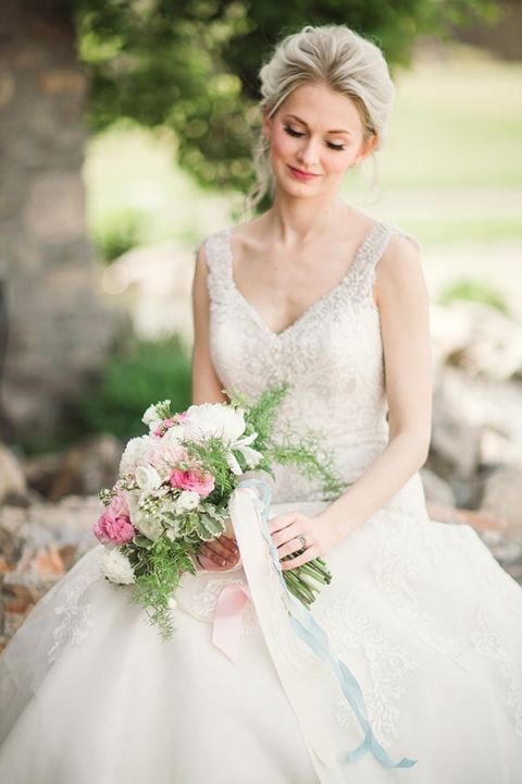 Lush Garden Bridal Bouquet | Megan Robinson Photography and Leslie Dawn Events | Pearls and Roses - Vintage French Glam Wedding Portraits