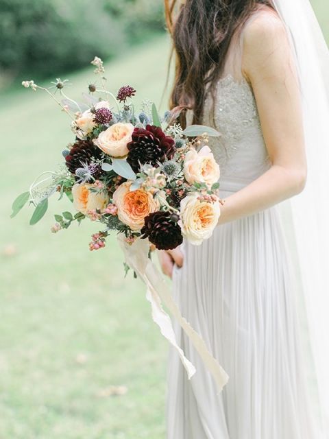 https://heyweddinglady.com/wp-content/uploads/2015/03/09-25603-post/26-peach-and-fig-an-enchanted-garden-wedding-editorial(pp_w480_h640).jpg