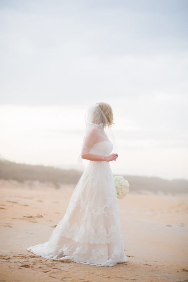 The Perfect Wedding Dress For A Beach Bride Hey Wedding Lady 0976