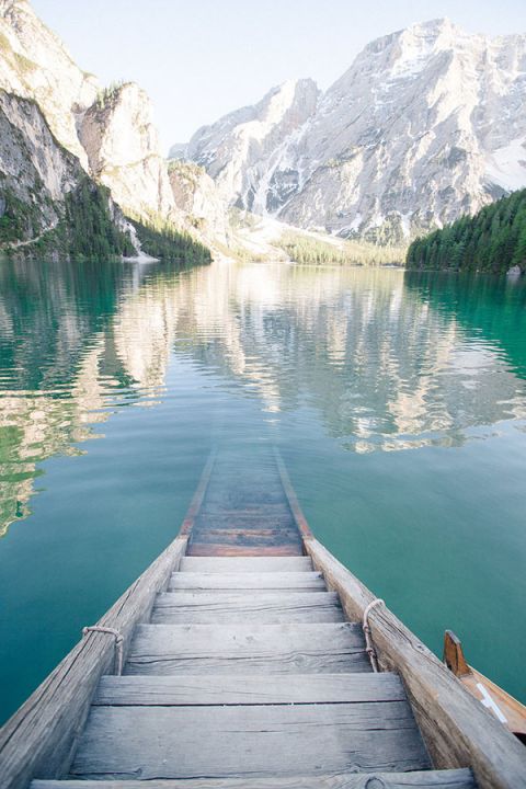 Gorgeous Alpine Lake in the Summer | Sandra Aberg Photography | Destination Engagement on a Midsummer Lake