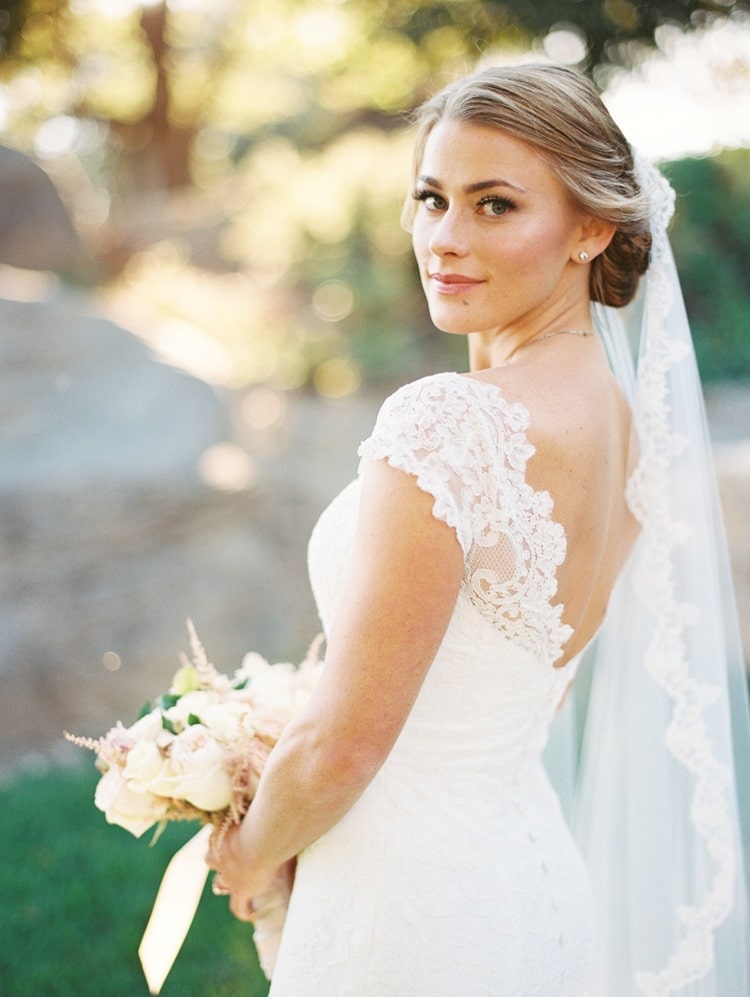 Effortlessly Chic Sparkling Neutral Wedding - Hey Wedding Lady