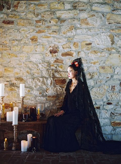 Traditional spanish black hot sale wedding dress