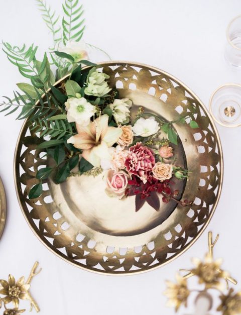 Ombre Florals on a Vintage Tray | Whiskers and Willow Photography | https://heyweddinglady.com/rich-romantic-garnet-mocha-wedding-valentines-day/