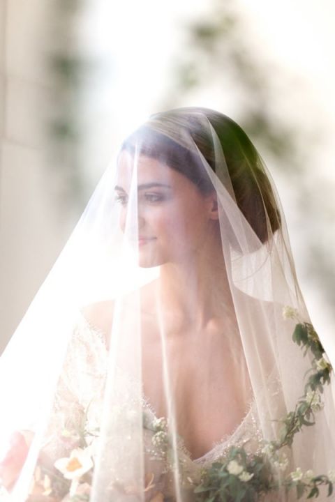 Stunning Vintage Bride in a Drop Veil