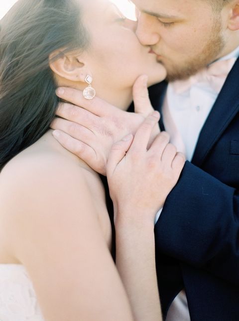 Perfect Kiss on the Wedding Day