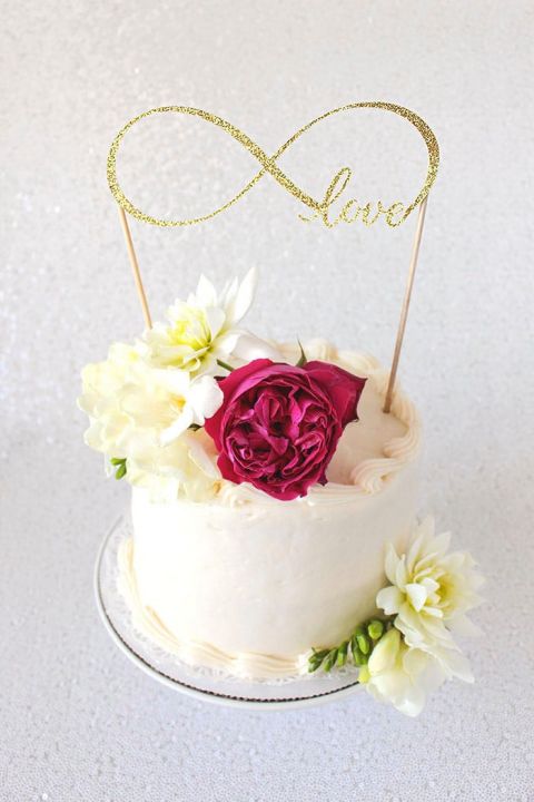 DIY Cake Topper Tutorial with Cricut - Hey Wedding Lady