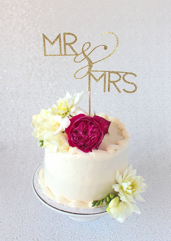 DIY Cake Topper Tutorial with Cricut Hey Wedding Lady