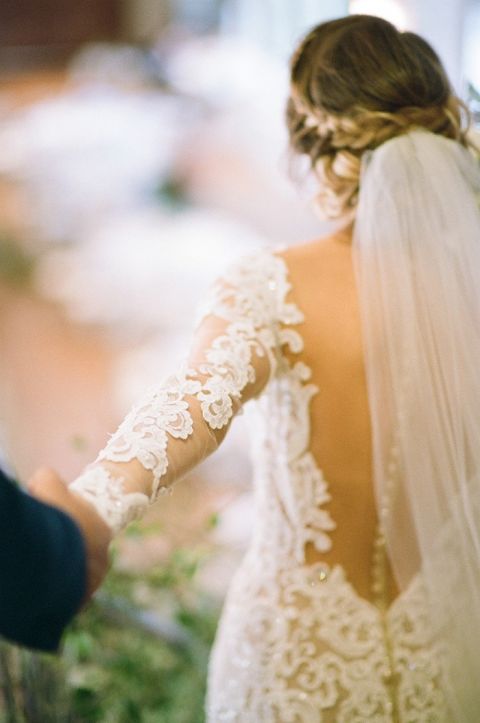 Stunning Wedding Dress Back with a Long Veil