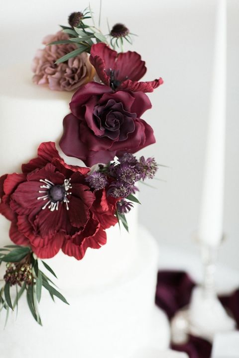 Wreath of Hand Painted Sugar Flowers for a Modern Fall Wedding Cake