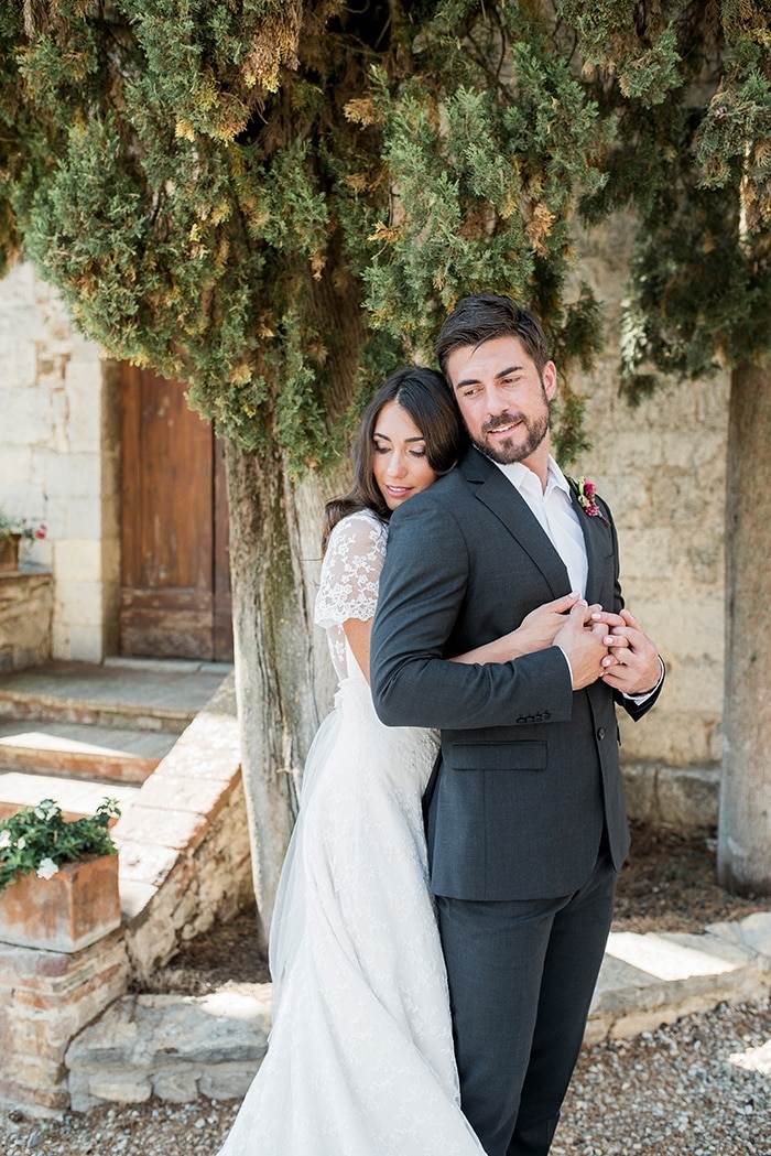 Colorful Summer Elopement in Tuscany - Hey Wedding Lady