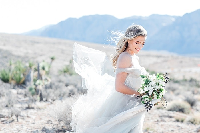 Vintage Bridal Glam in Red Rock Canyon - Hey Wedding Lady