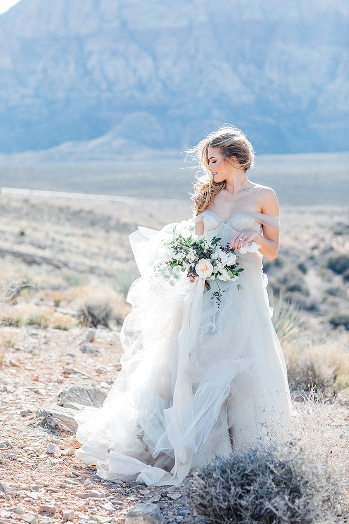 Vintage Bridal Glam in Red Rock Canyon - Hey Wedding Lady