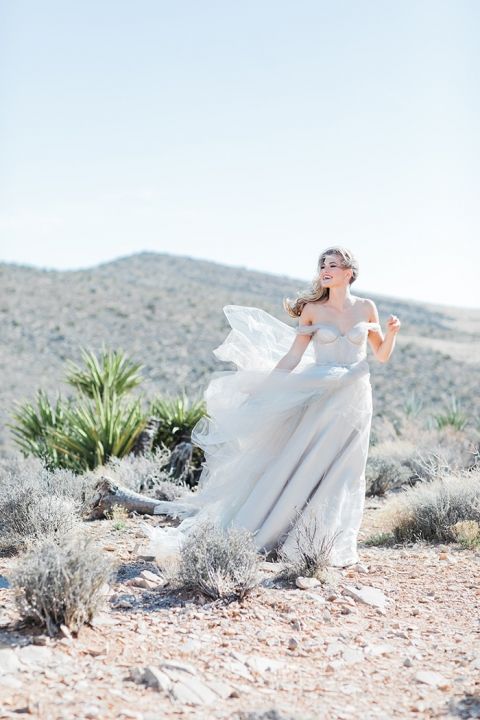 Vintage Bridal Glam in Red Rock Canyon - Hey Wedding Lady